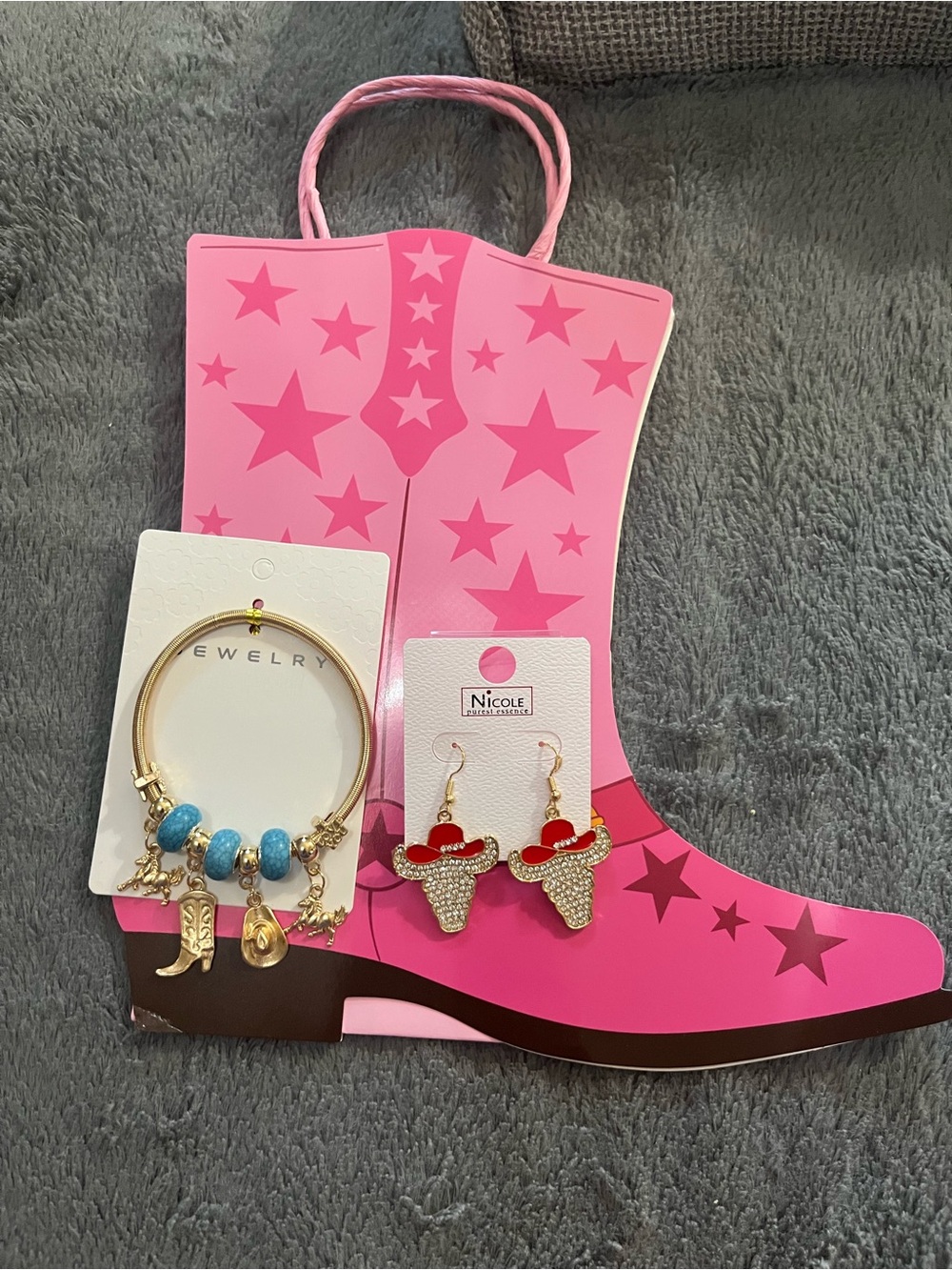 Gold-Tone Western Charm Bracelet & Red Cowgirl Hat Earrings Set - Pink